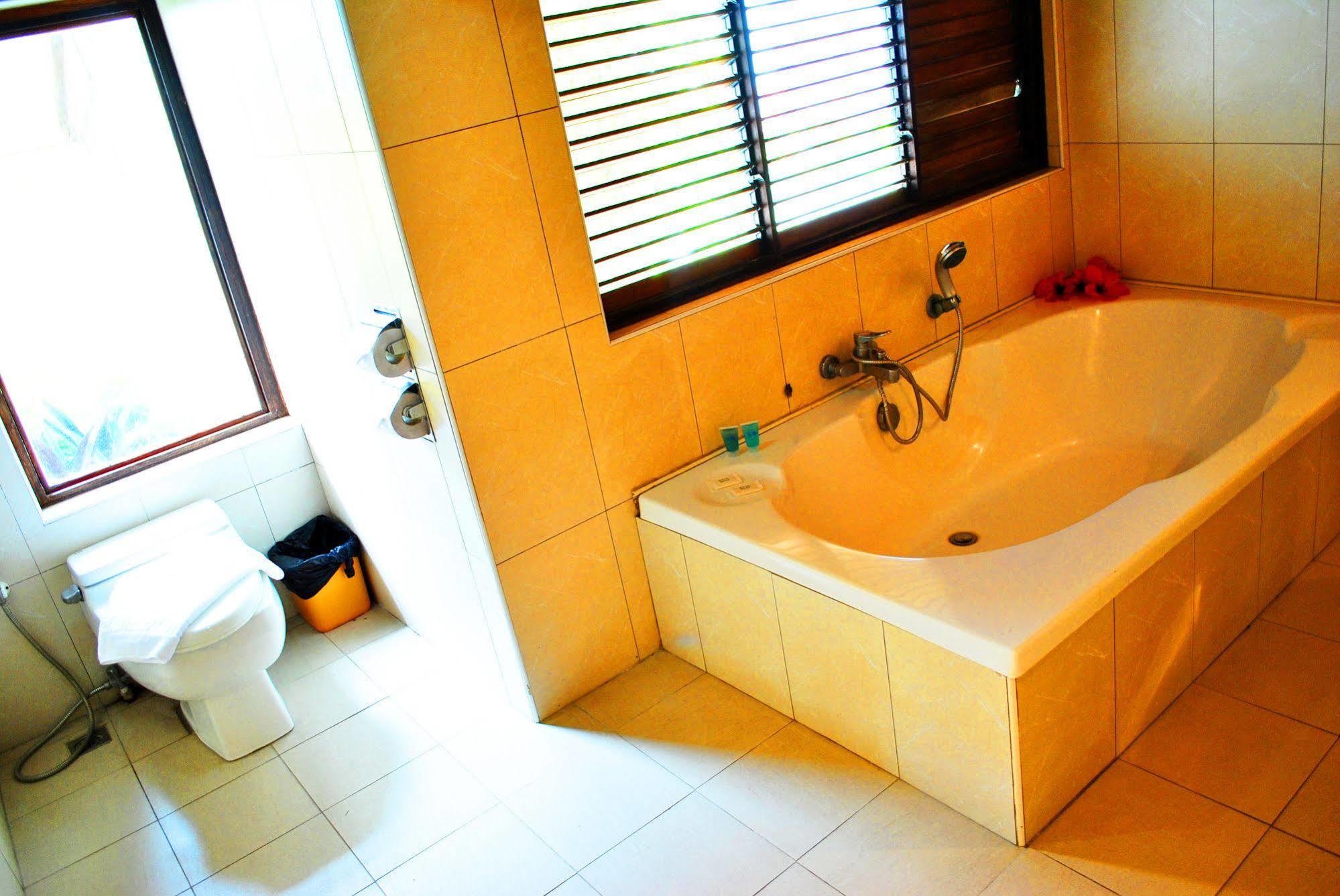Leyte Park Resort Hotel Tacloban Eksteriør bilde